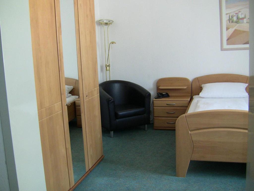 Hansa-Hotel Нойс Стая снимка
